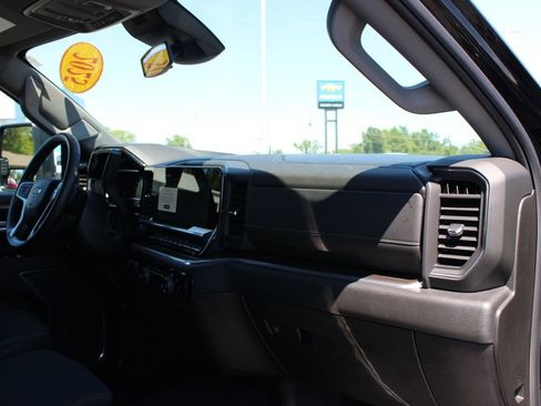 Used 2025 Chevrolet Silverado 2500 LT w/ Convenience Package AWD/4WD image 33