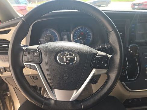 Used 2015 Toyota Sienna XLE image 15