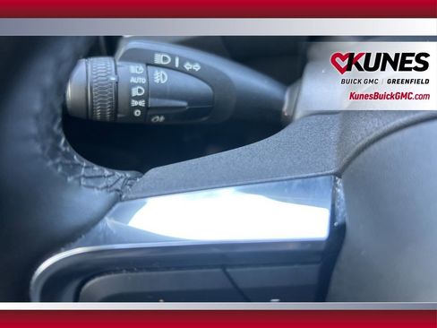 Used 2024 Volvo XC40 B5 Core image 24