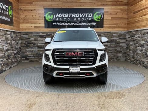 Used 2025 GMC Yukon AT4 image 3