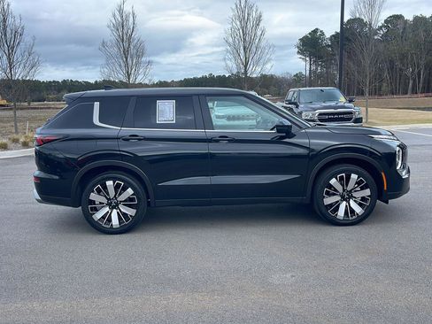 Used 2025 Mitsubishi Outlander SE image 8