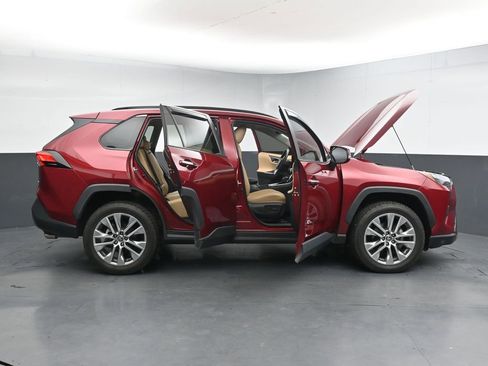 Used 2022 Toyota RAV4 Limited FWD image 41