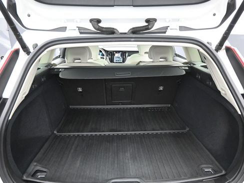 Used 2025 Volvo V60 B5 Cross Country Plus AWD/4WD image 25