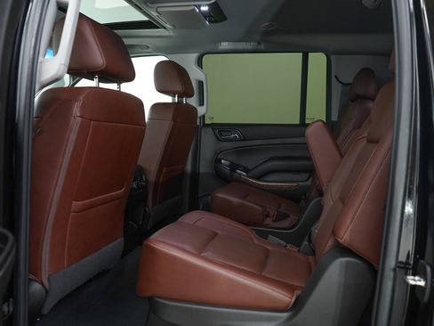 Used 2019 Chevrolet Suburban Premier w/ Premier Plus Edition AWD/4WD image 20