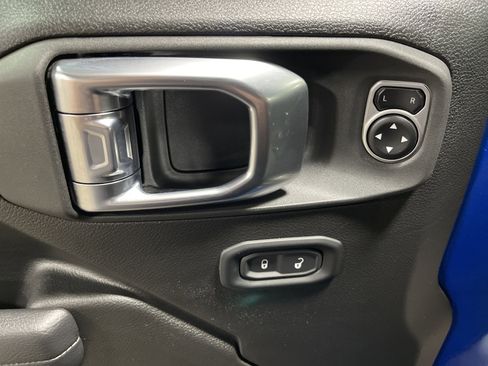 Used 2024 Jeep Wrangler Sport S image 7