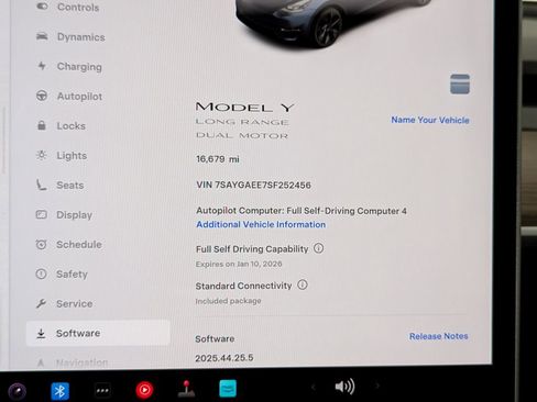 Used 2025 Tesla Model Y Long Range image 18