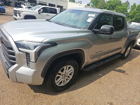Used 2022 Toyota Tundra SR5 RWD image 2