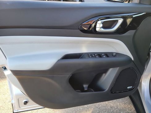 New 2026 Jeep Compass Limited image 15