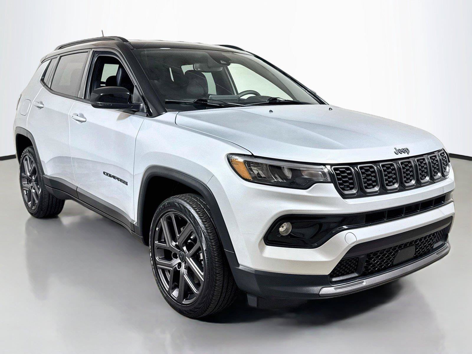 Used 2026 Jeep Compass Limited AWD/4WD image 3