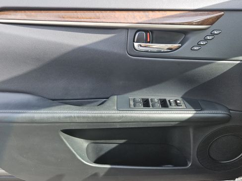 Used 2015 Lexus ES 350 w/ Luxury Package FWD image 16