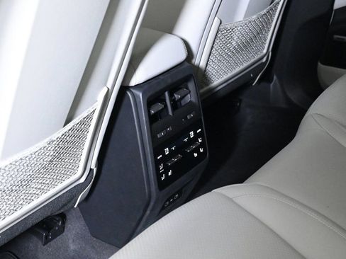 Certified 2025 Porsche Macan Electric image 20