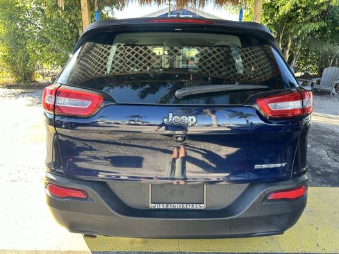 Used 2015 Jeep Cherokee Sport FWD image 6