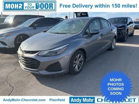 Used 2019 Chevrolet Cruze LT w/ Convenience Package image 1