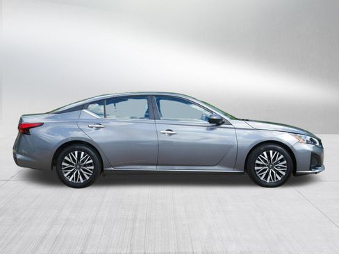 Certified 2024 Nissan Altima 2.5 SV FWD image 8