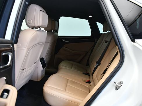 Certified 2023 Porsche Macan S AWD/4WD image 39