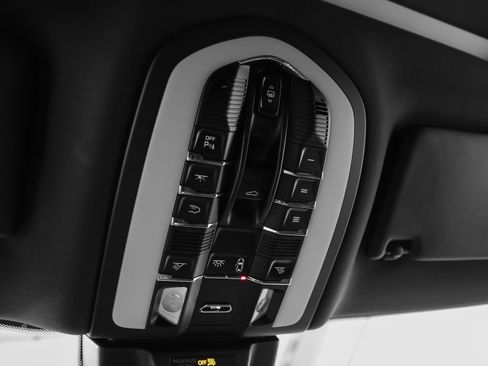 Certified 2017 Porsche Macan AWD/4WD image 34