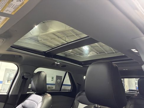 Certified 2022 Ford Explorer XLT w/ Equipment Group 202A image 20