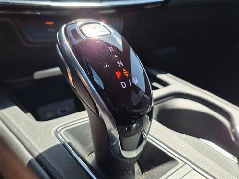 Used 2025 Cadillac XT4 Premium Luxury FWD image 4