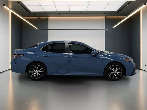 Used 2023 Toyota Camry SE FWD image 7