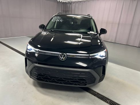 Used 2025 Volkswagen Taos SE FWD image 2