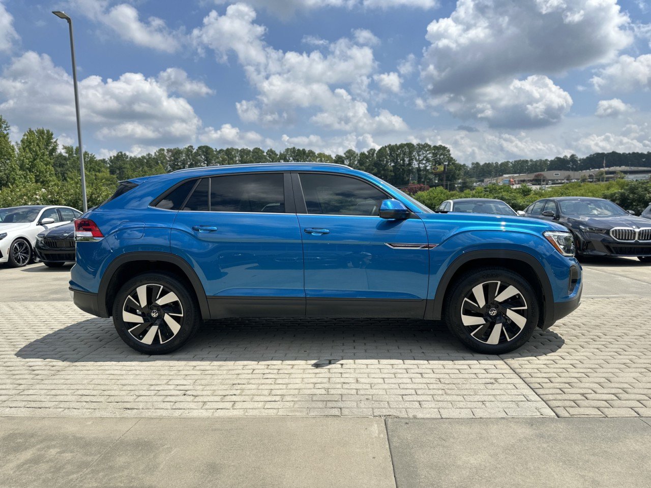 Used 2024 Volkswagen Atlas Cross Sport SE FWD image 6