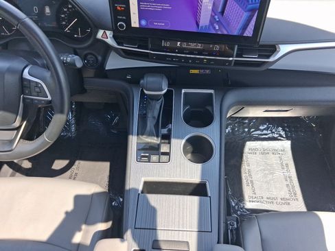 Certified 2025 Toyota Sienna XLE FWD image 23