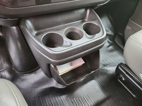 Used 2015 Chevrolet Express 2500 w/ Cold Climate Package image 18