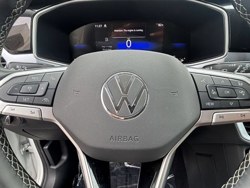 Used 2025 Volkswagen Taos SE AWD/4WD image 28