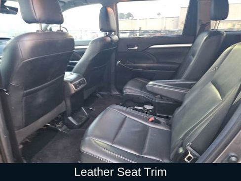 Used 2019 Toyota Highlander XLE image 24