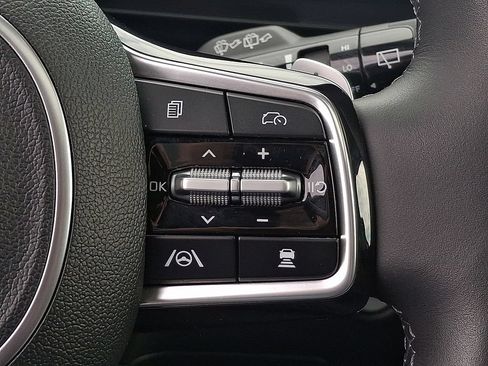 Certified 2025 Kia Carnival SX Prestige FWD image 19