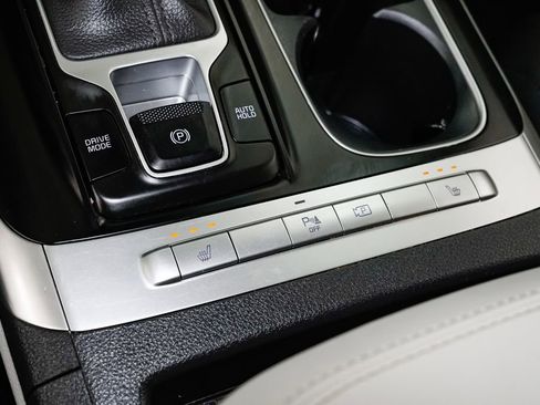 Certified 2024 Kia Carnival LX image 20