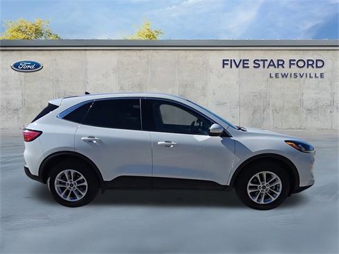 Used 2020 Ford Escape SE image 9