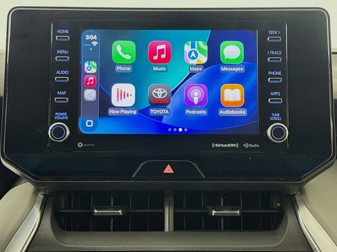 Used 2022 Toyota Venza XLE image 15