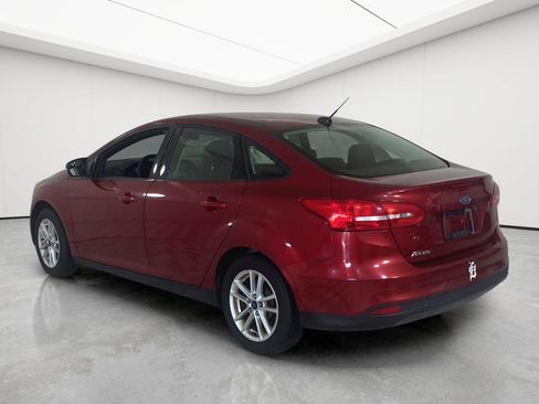 Used 2017 Ford Focus SE FWD image 5