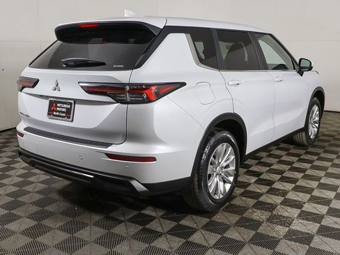 New 2026 Mitsubishi Outlander ES image 11