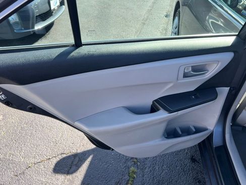 Used 2015 Toyota Camry LE FWD image 14