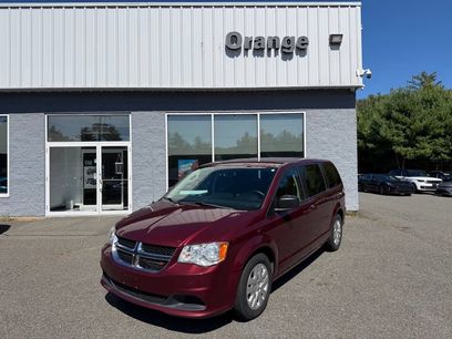 Used 2018 Dodge Grand Caravan SE w/ UConnect Hands-Free Group
