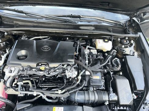 Used 2021 Toyota Camry XLE image 8