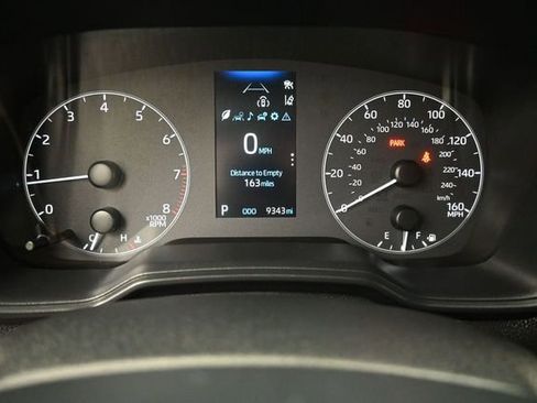 Used 2024 Toyota Corolla Cross LE FWD image 3