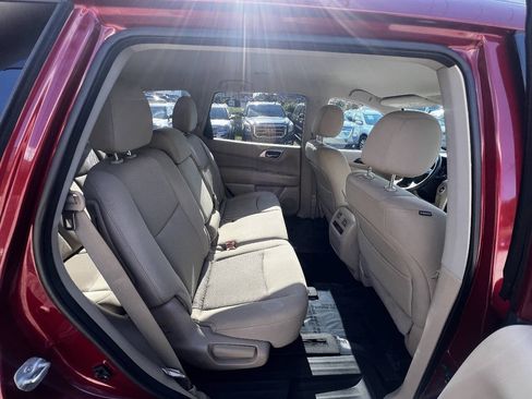 Used 2017 Nissan Pathfinder SV AWD/4WD image 12