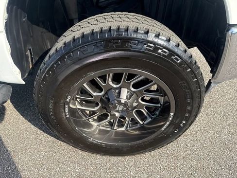 Used 2018 Nissan Titan SV AWD/4WD image 10