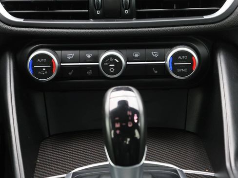 Used 2017 Alfa Romeo Giulia Quadrifoglio RWD image 21