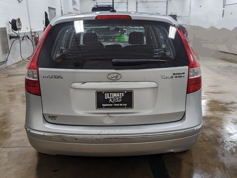 Used 2009 Hyundai Elantra w/ Premium-Sport Pkg 2 image 2