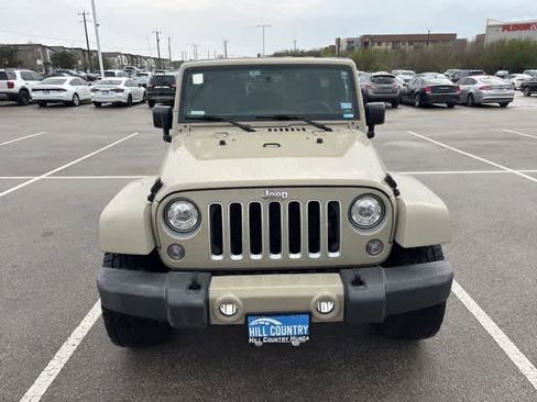 Used 2017 Jeep Wrangler Unlimited Sahara w/ Connectivity Group image 8