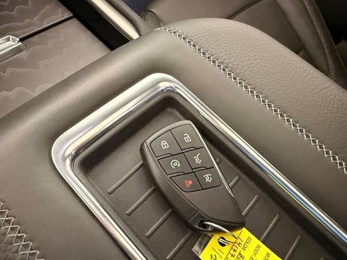 Used 2024 GMC Yukon Denali w/ Denali Reserve Package AWD/4WD image 34