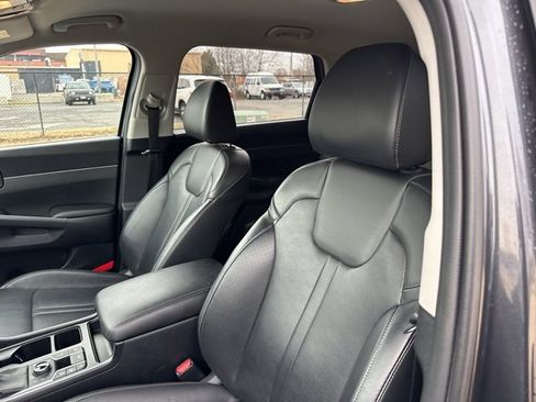 Certified 2024 Kia Sorento S image 8