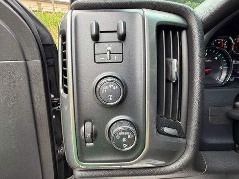 Used 2018 Chevrolet Silverado 1500 LT w/ All Star Edition AWD/4WD image 17