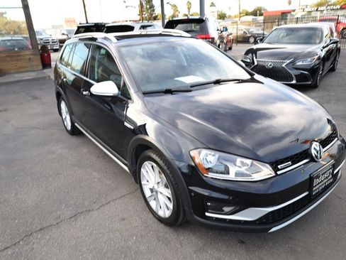 Used 2017 Volkswagen Golf S image 35