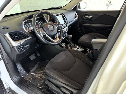Used 2015 Jeep Cherokee Latitude FWD image 12