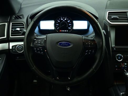 Used 2017 Ford Explorer XLT w/ Equipment Group 202A image 3
